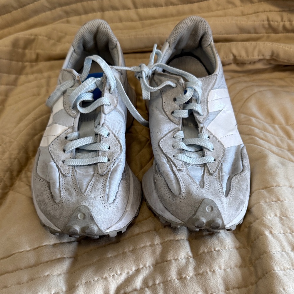 New Balance 327’s Gray and White Sneakers